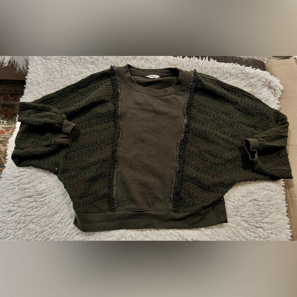 ROCKS & INDIGO Free People Faff & Fringe Vibe Green Crochet Ruffle Batwing Top L - Picture 2 of 5